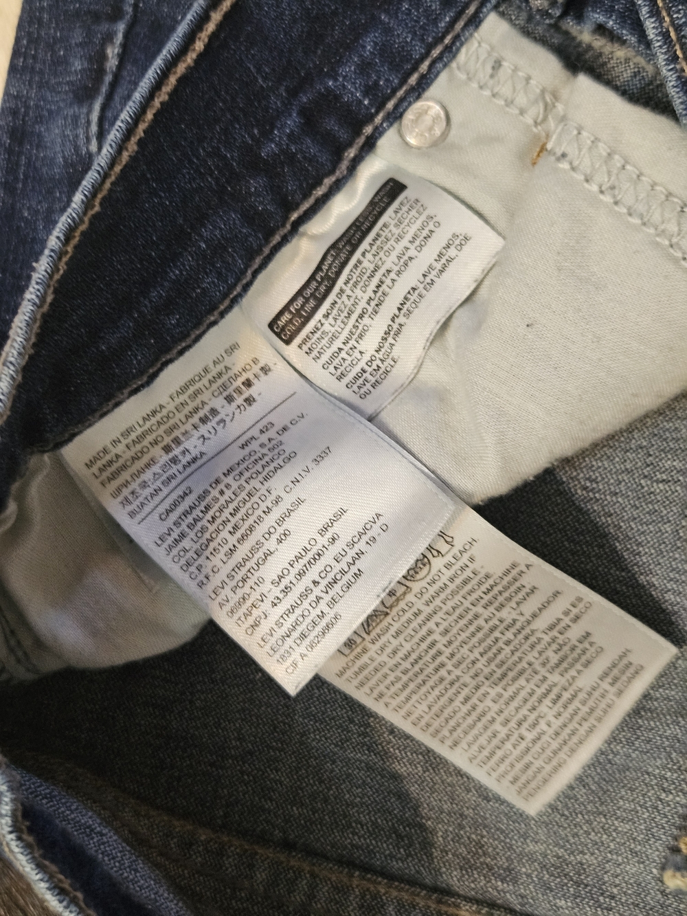 Levi's Women's Dark Blue Cutoff Jean Shorts JORTS Sz 8 - Picture 5 of 7